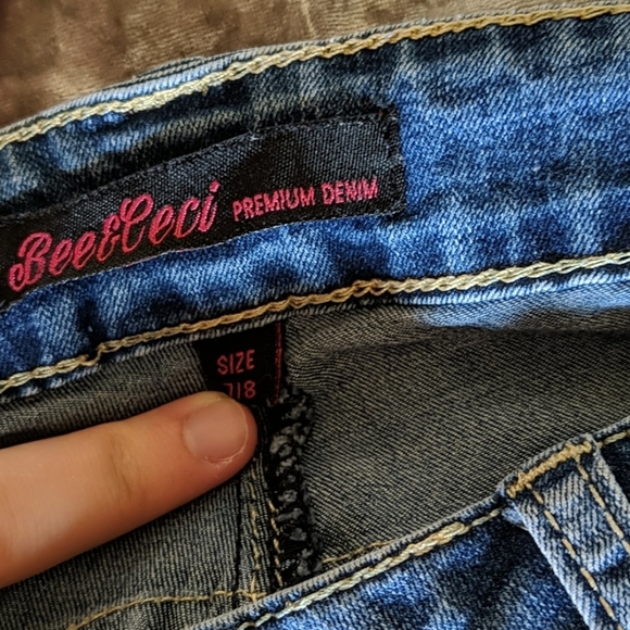 Floral Ripped Jeans - Picture 3 of 3